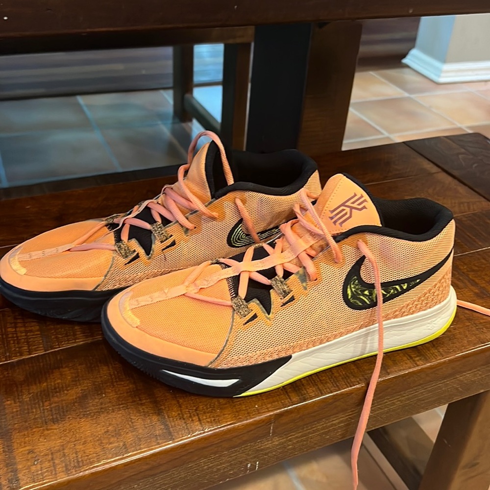 Kyrie Flytrap Men’s basketball shoes size 12